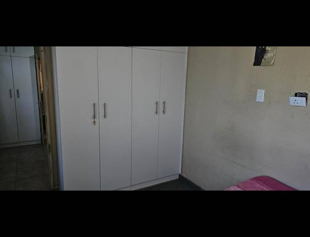 5 BEDROOM HOUSE FOR SALE IN SEA VIEW
